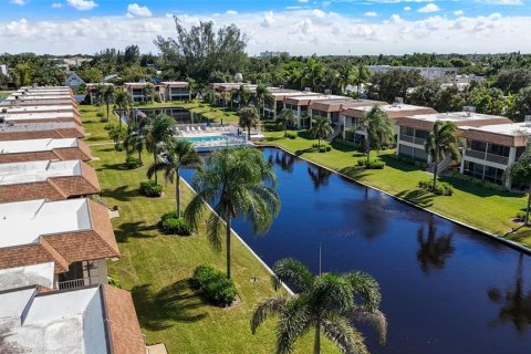 Copropriété à vendre à Naples, Floride: 2 chambres, 98.66 m2 № 2436795 - photo 2