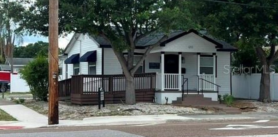 Commercial property in Tampa, Florida 100.52 sq.m. № 2219536