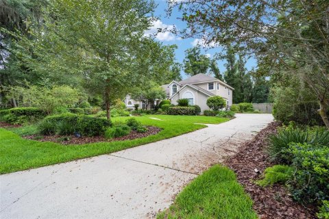 House in Gainesville, Florida 5 bedrooms, 327.48 sq.m. № 1829641 - photo 1
