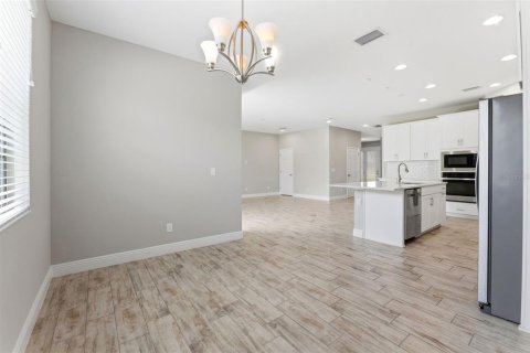 House in Odessa, Florida 4 bedrooms, 260.03 sq.m. № 2198329 - photo 16