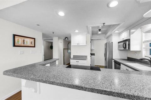 Copropriété à louer à Redington Shores, Floride: 3 chambres, 143.44 m2 № 2381163 - photo 11