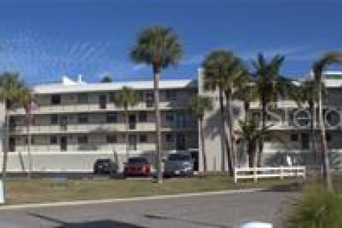 Copropriété à louer à Redington Shores, Floride: 3 chambres, 143.44 m2 № 2381163 - photo 2