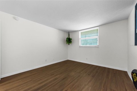 Copropriété à louer à Redington Shores, Floride: 3 chambres, 143.44 m2 № 2381163 - photo 6