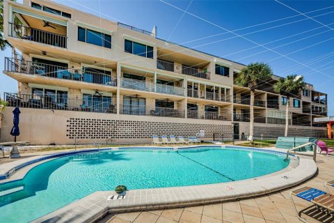 Copropriété à louer à Redington Shores, Floride: 3 chambres, 143.44 m2 № 2381163 - photo 4