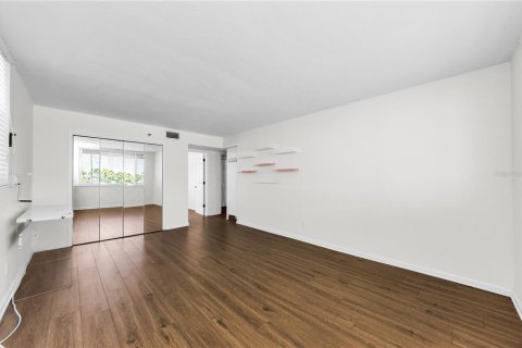 Copropriété à louer à Redington Shores, Floride: 3 chambres, 143.44 m2 № 2381163 - photo 7