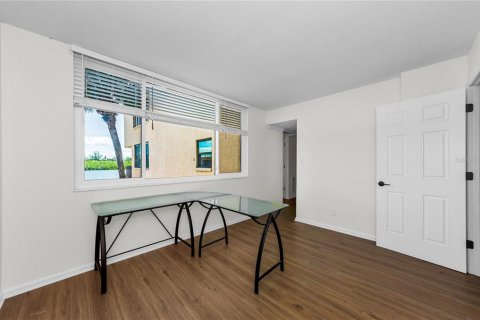 Copropriété à louer à Redington Shores, Floride: 3 chambres, 143.44 m2 № 2381163 - photo 16