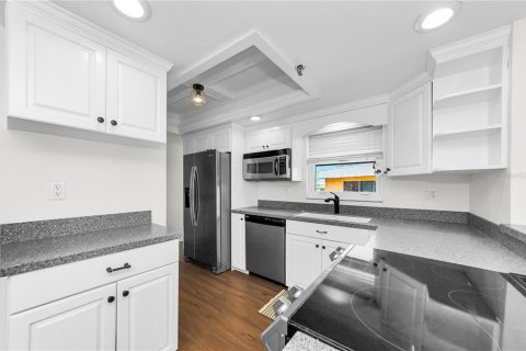 Copropriété à louer à Redington Shores, Floride: 3 chambres, 143.44 m2 № 2381163 - photo 10