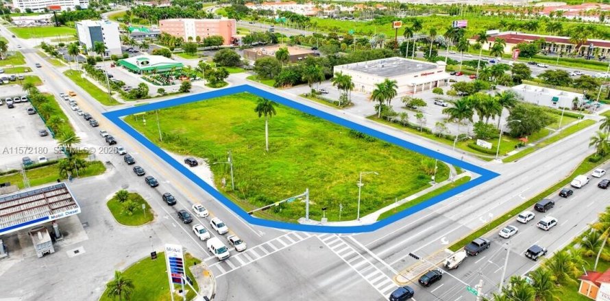 Commercial property in Florida City, Florida № 2089921