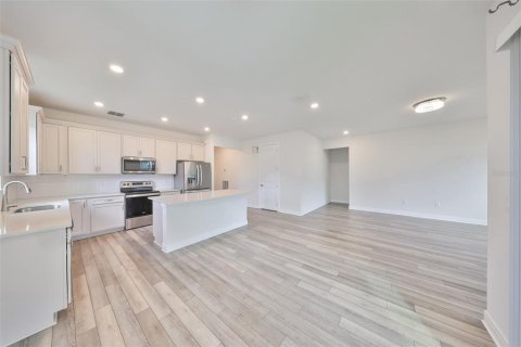 Casa en venta en Zephyrhills, Florida, 4 dormitorios, 169.83 m2 № 1898818 - foto 19