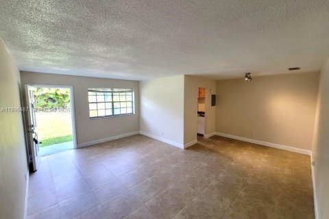 Condominio en alquiler en Hollywood, Florida, 1 dormitorio, 63.17 m2 № 2058427 - foto 2