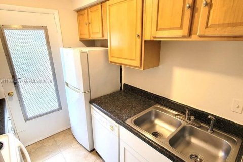 Condominio en alquiler en Hollywood, Florida, 1 dormitorio, 63.17 m2 № 2058427 - foto 9