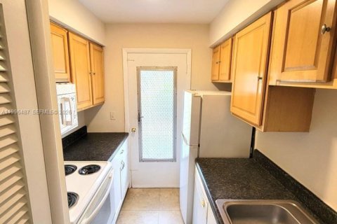 Condominio en alquiler en Hollywood, Florida, 1 dormitorio, 63.17 m2 № 2058427 - foto 8