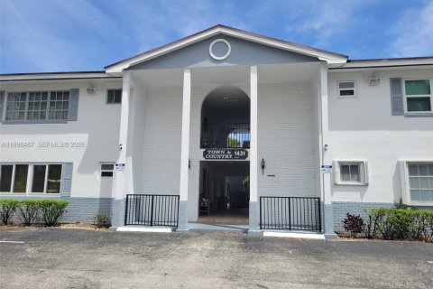 Condominio en Hollywood, Florida, 1 dormitorio  № 2058427