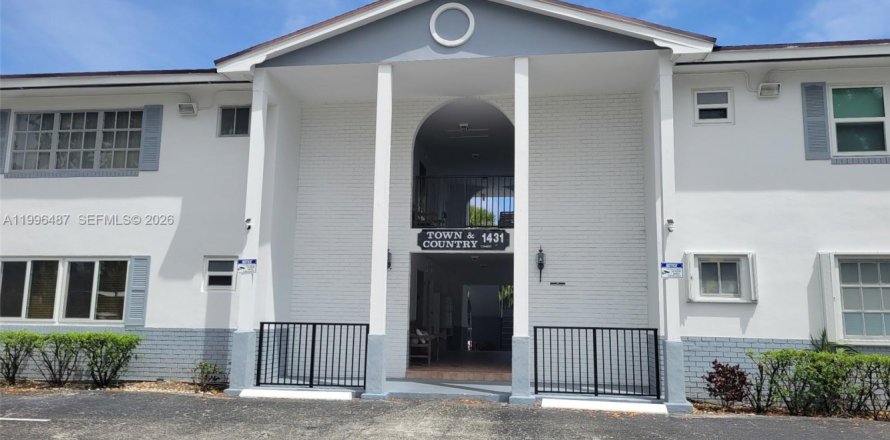 Condominio en Hollywood, Florida, 1 dormitorio  № 2058427