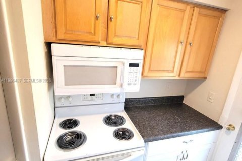 Condominio en alquiler en Hollywood, Florida, 1 dormitorio, 63.17 m2 № 2058427 - foto 10