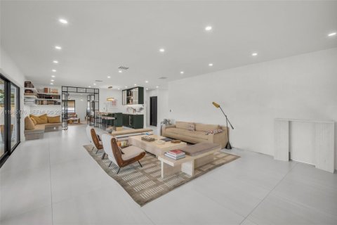 Villa ou maison à vendre à Hollywood, Floride: 6 chambres № 2047476 - photo 6