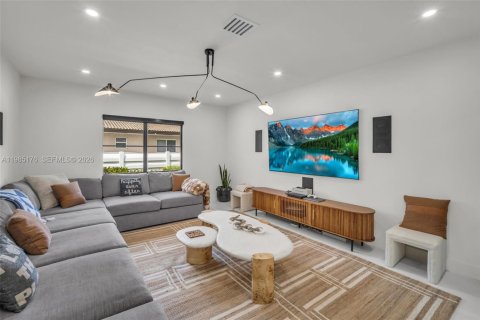 Villa ou maison à vendre à Hollywood, Floride: 6 chambres № 2047476 - photo 17