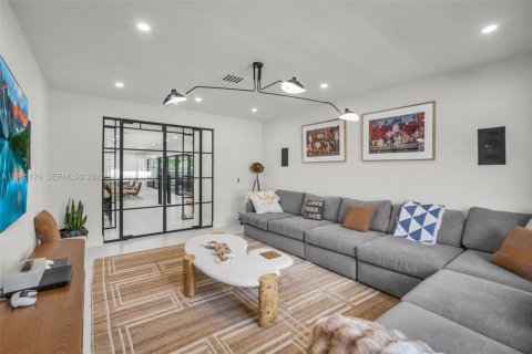 Villa ou maison à vendre à Hollywood, Floride: 6 chambres № 2047476 - photo 18