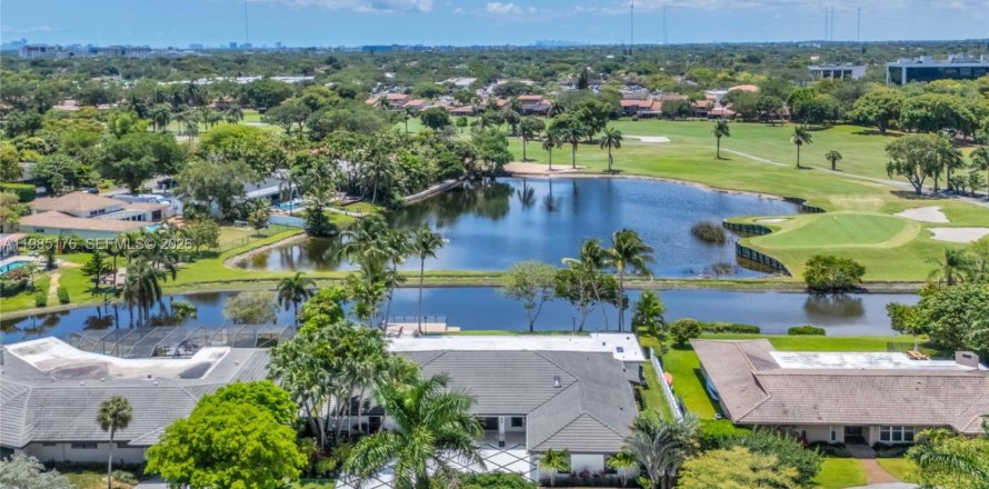 Villa ou maison à Hollywood, Floride 6 chambres № 2047476