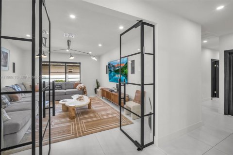 Villa ou maison à vendre à Hollywood, Floride: 6 chambres № 2047476 - photo 16