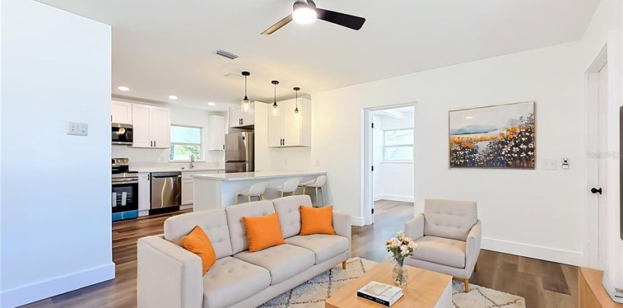 Villa ou maison à Pinellas Park, Floride 4 chambres, 111.48 m2 № 2315337