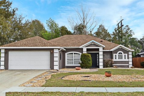 House in DeBary, Florida 3 bedrooms, 155.15 sq.m. № 1613310 - photo 1