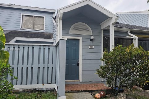 Townhouse in North Lauderdale, Florida 3 bedrooms, 110.18 sq.m. № 2072502