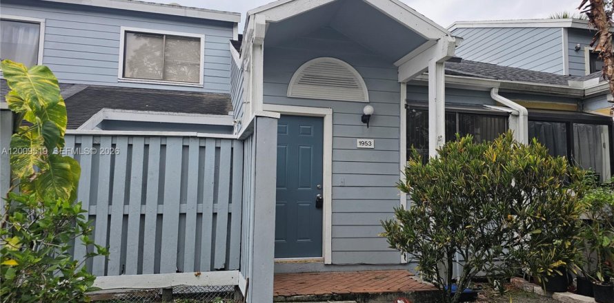 Townhouse in North Lauderdale, Florida 3 bedrooms, 110.18 sq.m. № 2072502