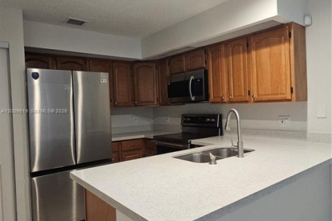 Townhouse in North Lauderdale, Florida 3 bedrooms, 110.18 sq.m. № 2072502 - photo 5