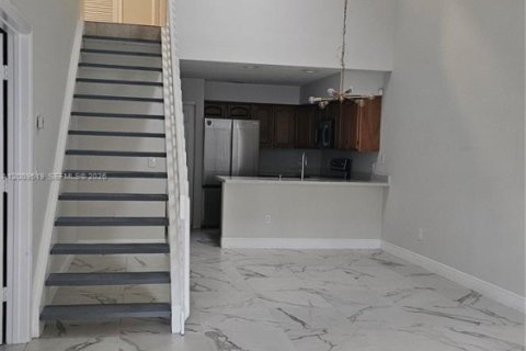 Townhouse in North Lauderdale, Florida 3 bedrooms, 110.18 sq.m. № 2072502 - photo 2