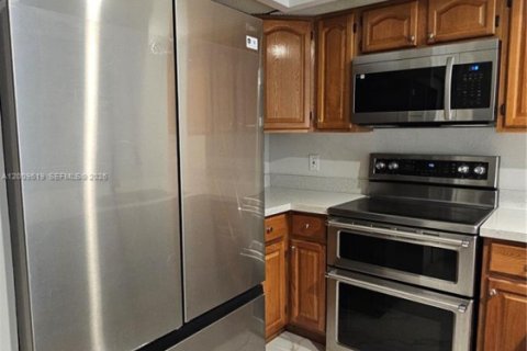 Townhouse in North Lauderdale, Florida 3 bedrooms, 110.18 sq.m. № 2072502 - photo 7