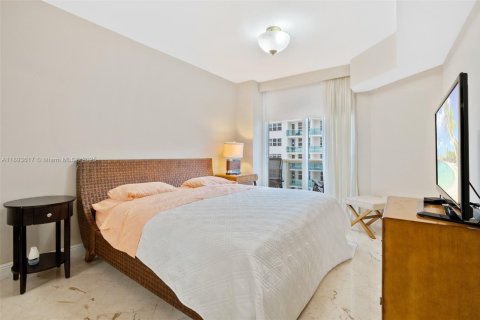 Condo in Surfside, Florida, 3 bedrooms  № 1945567 - photo 21