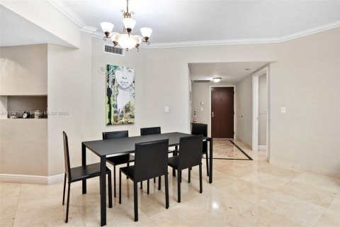 Condo in Surfside, Florida, 3 bedrooms  № 1945567 - photo 7