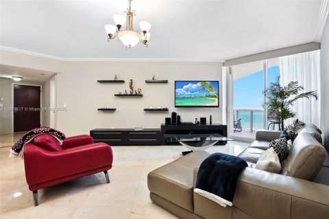 Condo in Surfside, Florida, 3 bedrooms  № 1945567 - photo 4