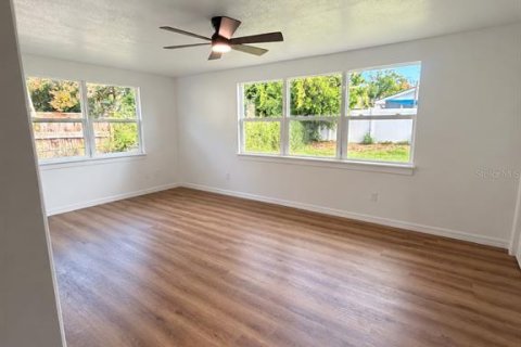 Villa ou maison à louer à Winter Haven, Floride: 3 chambres, 133.69 m2 № 2423851 - photo 5