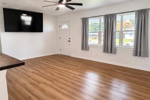 Villa ou maison à louer à Winter Haven, Floride: 3 chambres, 133.69 m2 № 2423851 - photo 2