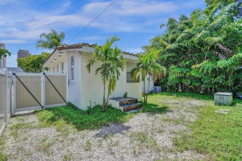 Снять в аренду виллу или дом в Форт-Лодердейл, Флорида 2 спальни, 333.52м2, № 2007222 - фото 27