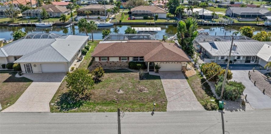 Villa ou maison à Port Charlotte, Floride 3 chambres, 138.42 m2 № 2147732