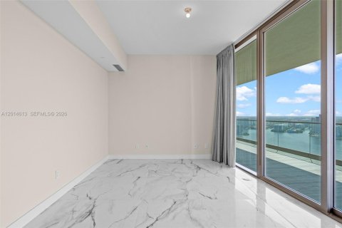 Condo in Sunny Isles Beach, Florida, 2 bedrooms № 2076539 - photo 18