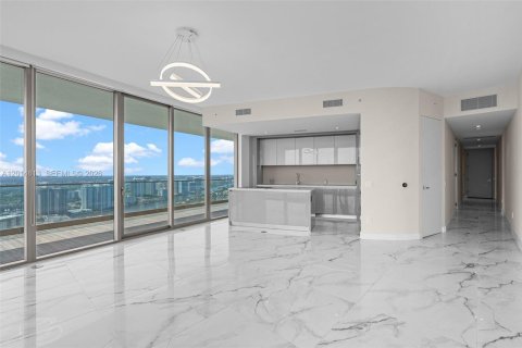 Condo in Sunny Isles Beach, Florida, 2 bedrooms № 2076539 - photo 6