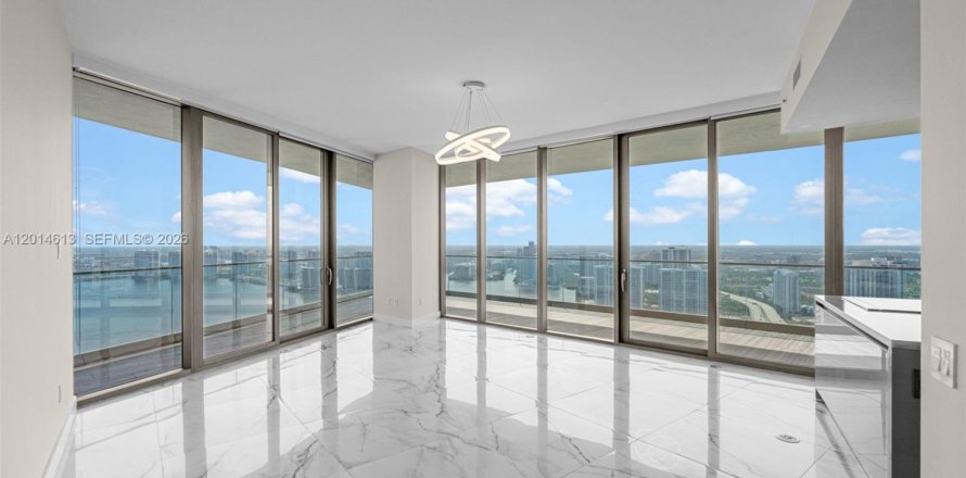 Condo in Sunny Isles Beach, Florida, 2 bedrooms № 2076539