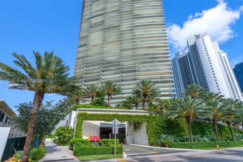 Condo in Sunny Isles Beach, Florida, 2 bedrooms № 2076539 - photo 3
