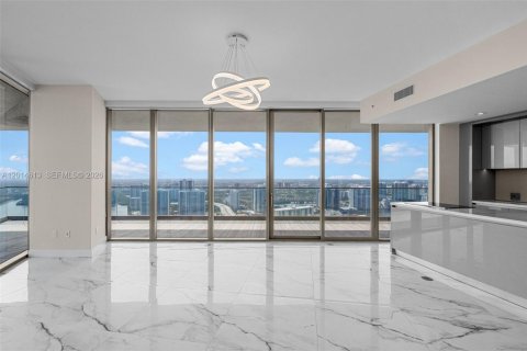 Condo in Sunny Isles Beach, Florida, 2 bedrooms № 2076539 - photo 5
