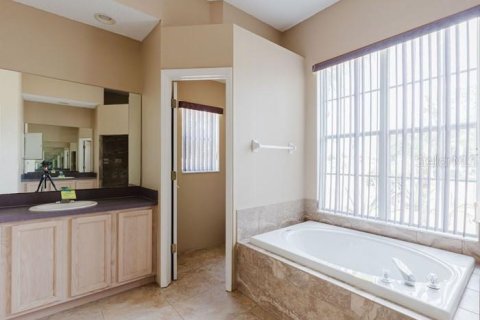 House in Holiday, Florida 5 bedrooms, 291.16 sq.m. № 1746826 - photo 17