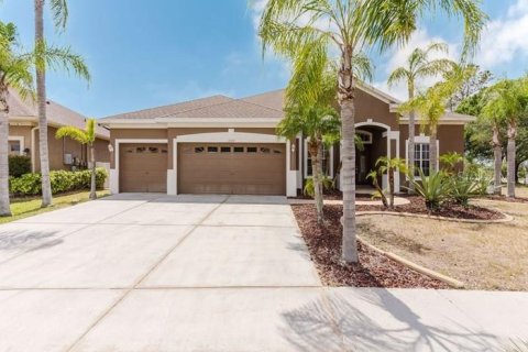 House in Holiday, Florida 5 bedrooms, 291.16 sq.m. № 1746826 - photo 1