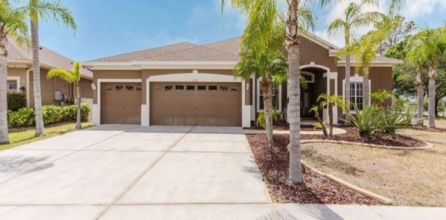 House in Holiday, Florida 5 bedrooms, 291.16 sq.m. № 1746826