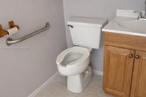 Propiedad comercial en venta en Miami, Florida № 2008015 - foto 4