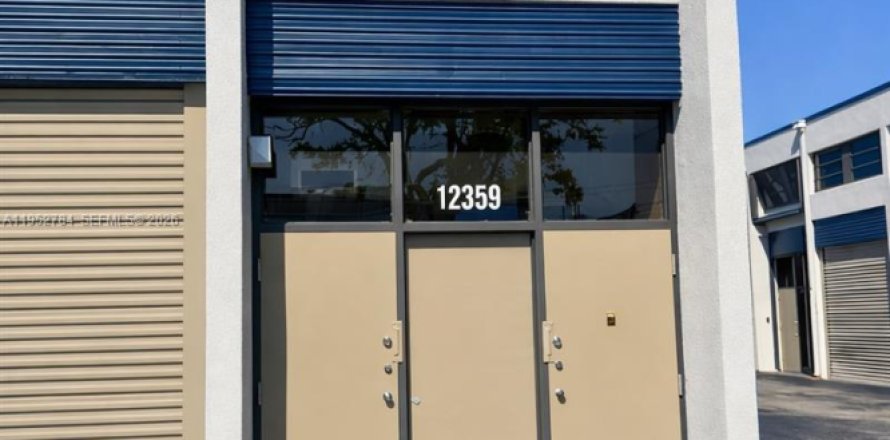 Propiedad comercial en Miami, Florida № 2008015