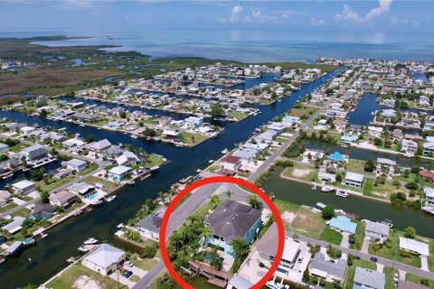 House in Hernando Beach, Florida 3 bedrooms, 182 sq.m. № 1274133 - photo 10