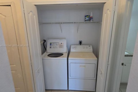 Снять в аренду кондоминиум в Мирамар, Флорида 2 спальни, 111.95м2, № 1991344 - фото 11